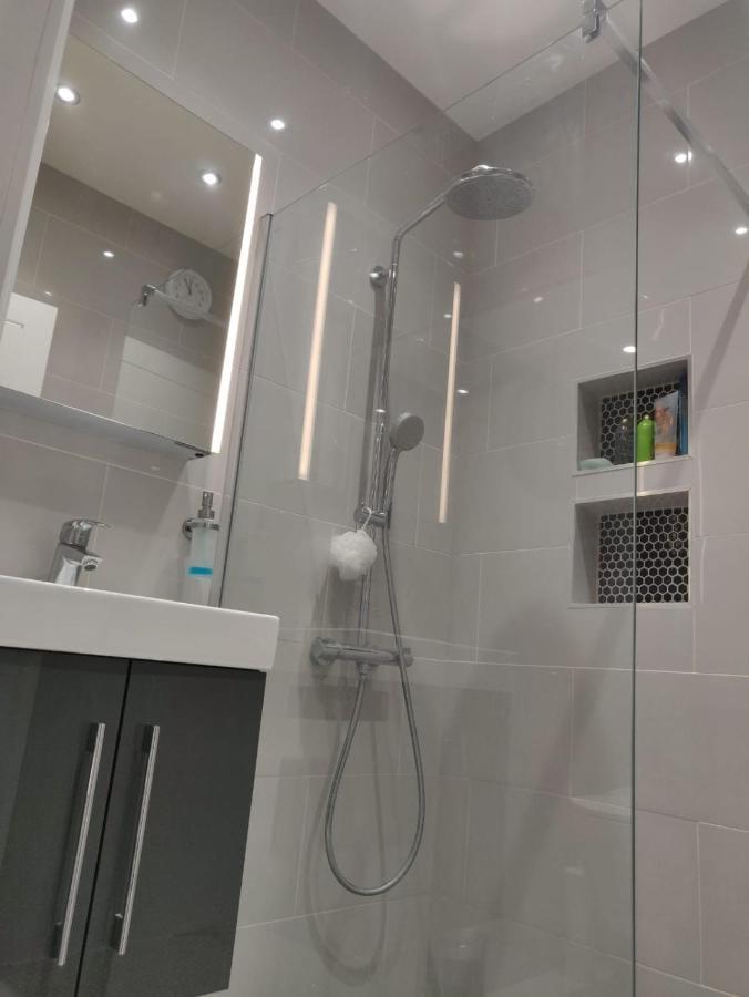 Stunning Double Room In Harrow Wembley - Khoob House Londra Dış mekan fotoğraf